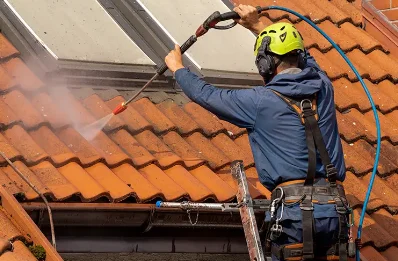 Démoussage et hydrofuge de toiture à Fougax-et-Barrineuf