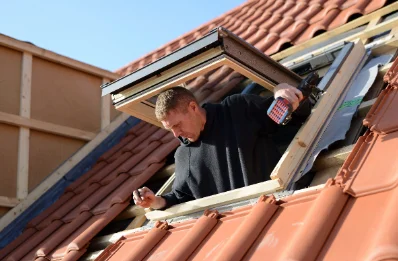 Pose de fenêtres de toit Velux à Fougax-et-Barrineuf